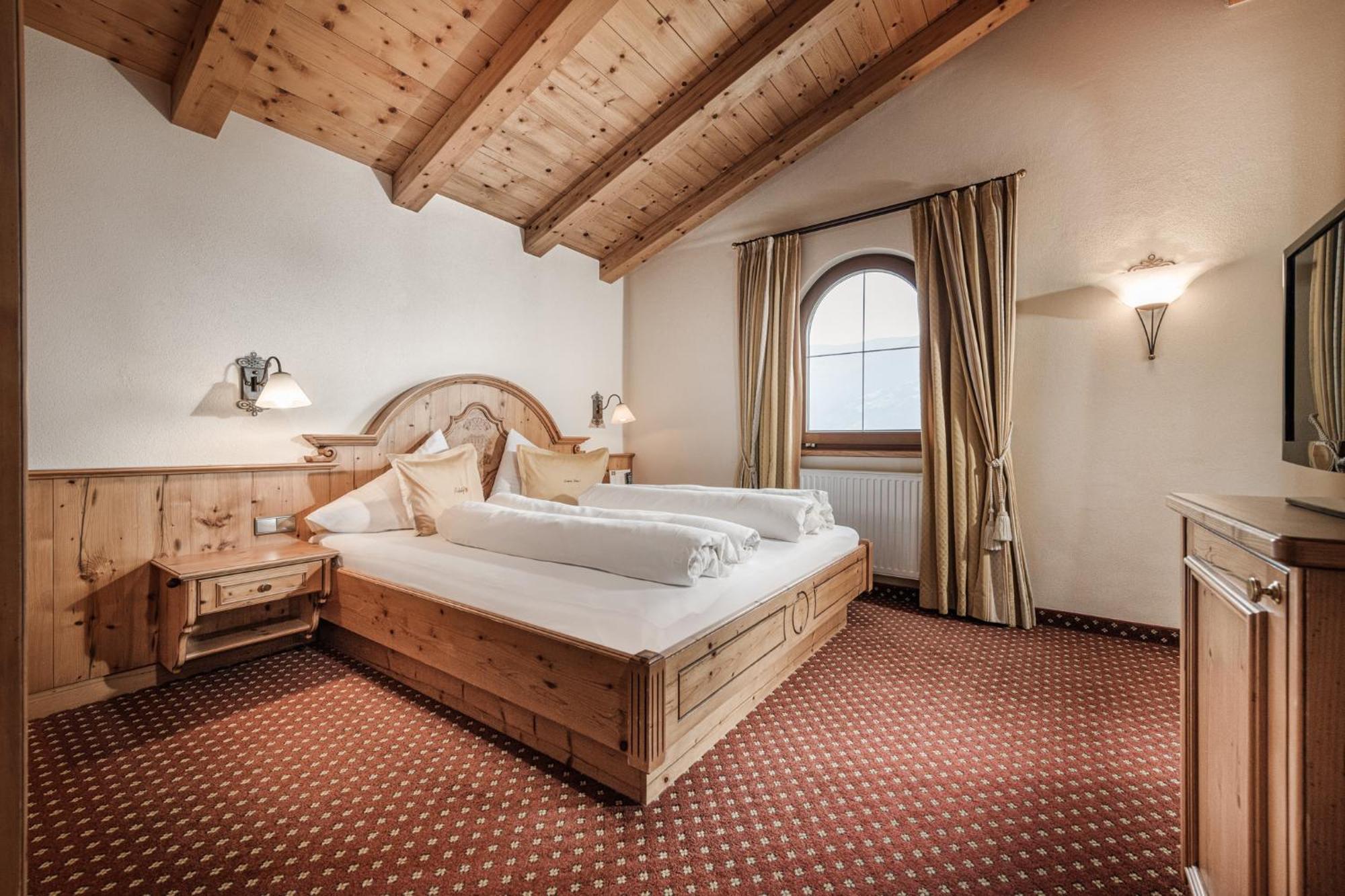 Aster Boutique Hotel & Chalets Fuegenberg Room photo