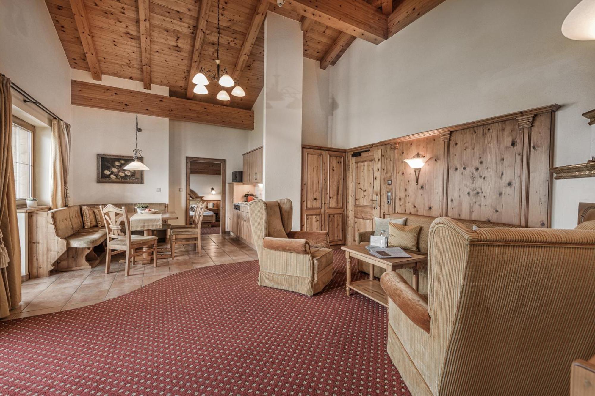 Aster Boutique Hotel & Chalets Fuegenberg Room photo
