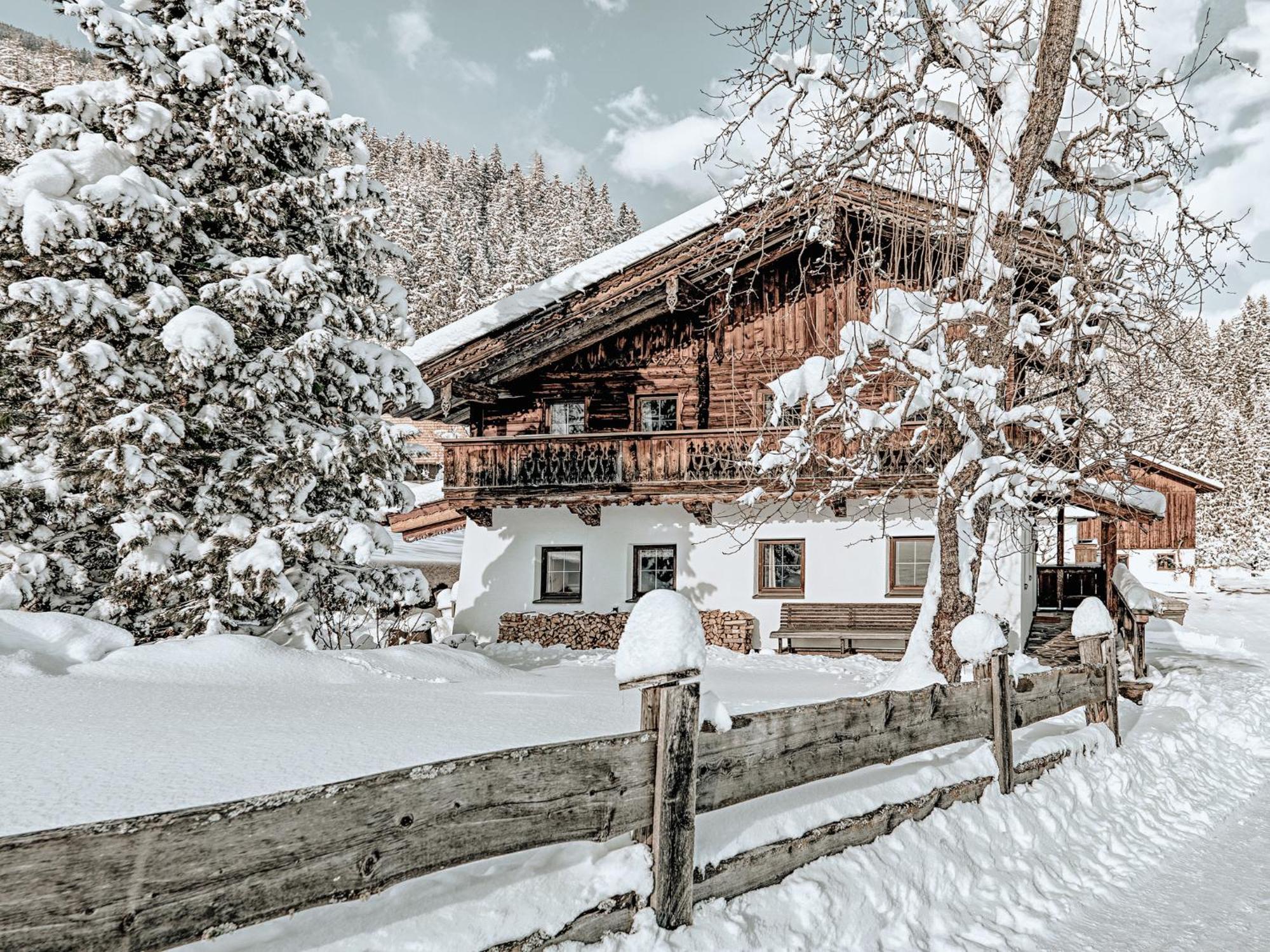 Aster Boutique Hotel & Chalets Fuegenberg Exterior photo